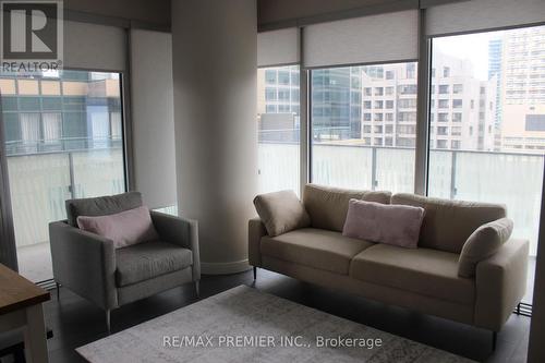 1607 - 42 Charles St Street E, Toronto, ON - Indoor Photo Showing Living Room