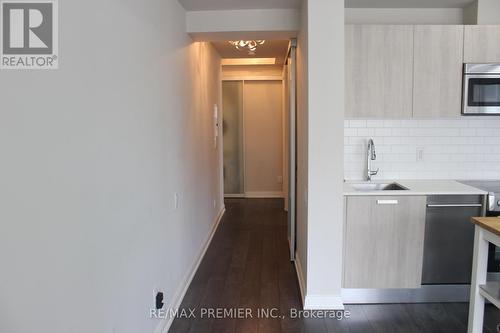 1607 - 42 Charles St Street E, Toronto, ON - Indoor Photo Showing Kitchen