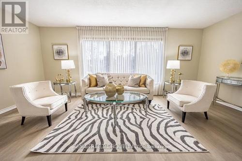 #Main - 140 Woodpark Place, Newmarket, ON - Indoor Photo Showing Living Room