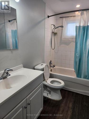 Upper - 71 Helene Crescent, Waterloo, ON - Indoor Photo Showing Bathroom