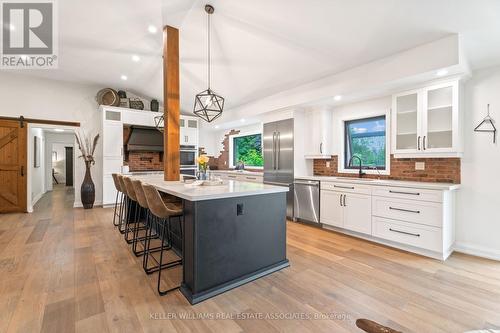 4 Greenwood Crescent, East Garafraxa, ON - Indoor Photo Showing Kitchen With Upgraded Kitchen