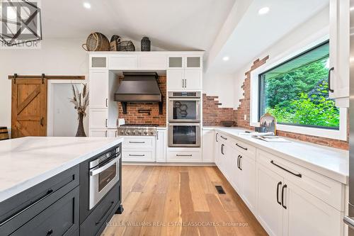 4 Greenwood Crescent, East Garafraxa, ON - Indoor Photo Showing Kitchen With Upgraded Kitchen