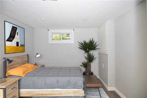 3281 Addison Avenue, Niagara Falls, ON - Indoor Photo Showing Bedroom