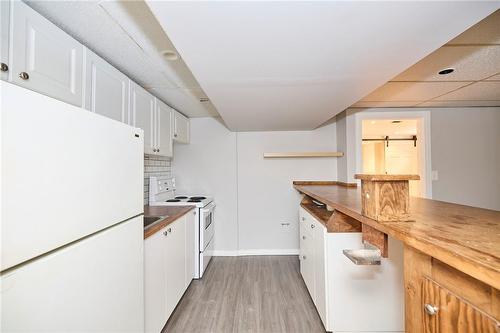 3281 Addison Avenue, Niagara Falls, ON - Indoor Photo Showing Kitchen