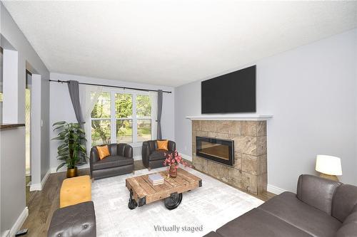 3281 Addison Avenue, Niagara Falls, ON - Indoor Photo Showing Living Room With Fireplace