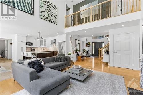 287 Charbonneau Street, Rockland, ON - Indoor Photo Showing Living Room