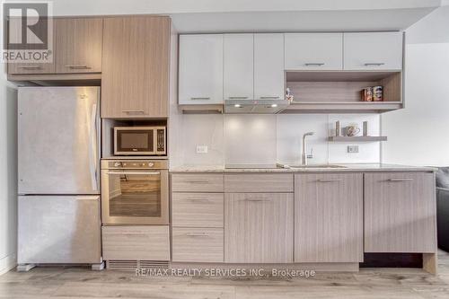 202 - 170 Chiltern Hill Road, Toronto, ON - Indoor Photo Showing Kitchen