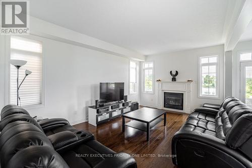 1 Treetops Boulevard, New Tecumseth, ON - Indoor Photo Showing Living Room With Fireplace