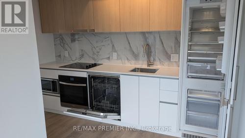 607 - 1100 Sheppard Avenue W, Toronto, ON - Indoor Photo Showing Kitchen