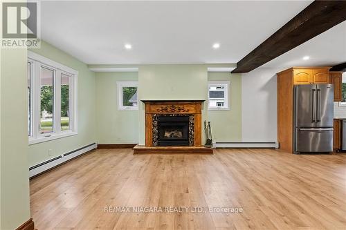 3054 Thunder Bay Road, Fort Erie, ON - Indoor Photo Showing Living Room With Fireplace