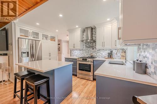 143 South Waseosa Lake Road, Huntsville, ON - Indoor Photo Showing Kitchen With Upgraded Kitchen