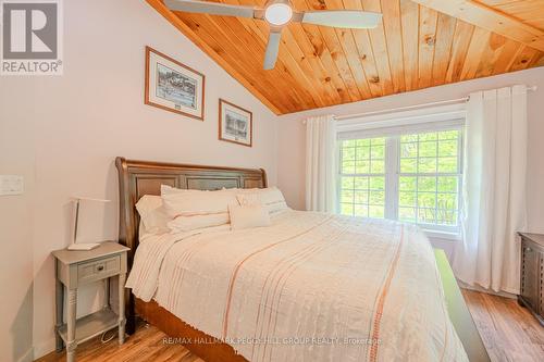 143 South Waseosa Lake Road, Huntsville, ON - Indoor Photo Showing Bedroom