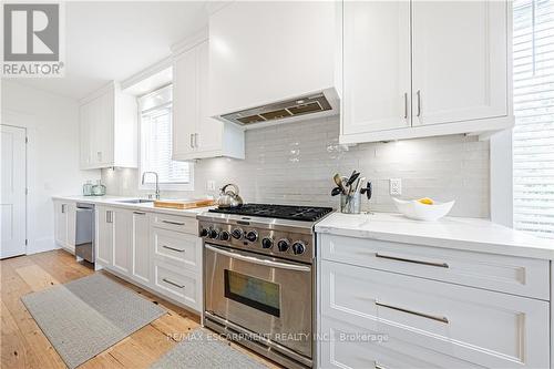 85 Miles Road W, Hamilton, ON - Indoor Photo Showing Kitchen With Upgraded Kitchen