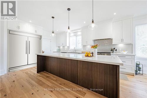 85 Miles Road W, Hamilton, ON - Indoor Photo Showing Kitchen With Upgraded Kitchen