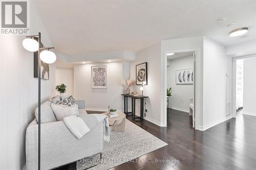 1012 - 8 Rean Drive, Toronto, ON - Indoor Photo Showing Living Room