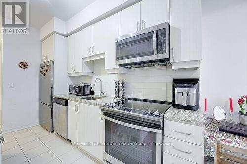 202 - 9201 Yonge Street, Richmond Hill, ON - Indoor Photo Showing Kitchen