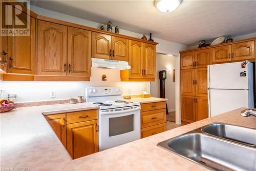 19 Collard Way, Saugeen Shores, ON - Indoor Photo Showing Kitchen With Double Sink