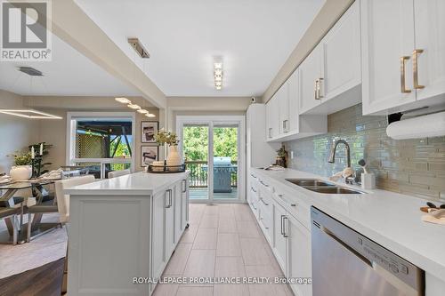 5 Teddington Crescent, Whitby, ON - Indoor Photo Showing Kitchen With Double Sink With Upgraded Kitchen