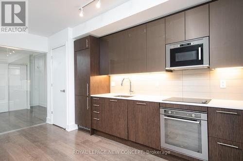 417 - 403 Church Street, Toronto, ON - Indoor Photo Showing Kitchen