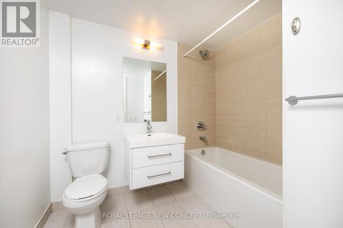 417 - 403 Church Street, Toronto, ON - Indoor Photo Showing Bathroom