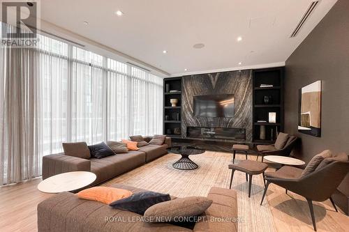 417 - 403 Church Street, Toronto, ON - Indoor Photo Showing Living Room
