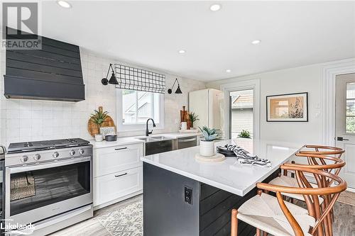 9 Alfred Street W, Thornbury, ON - Indoor Photo Showing Kitchen With Upgraded Kitchen