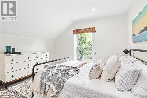 9 Alfred Street W, Thornbury, ON - Indoor Photo Showing Bedroom