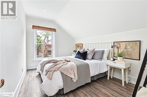 9 Alfred Street W, Thornbury, ON - Indoor Photo Showing Bedroom