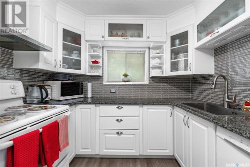 177 Lillooet Street W, Moose Jaw, SK - Indoor Photo Showing Kitchen With Upgraded Kitchen