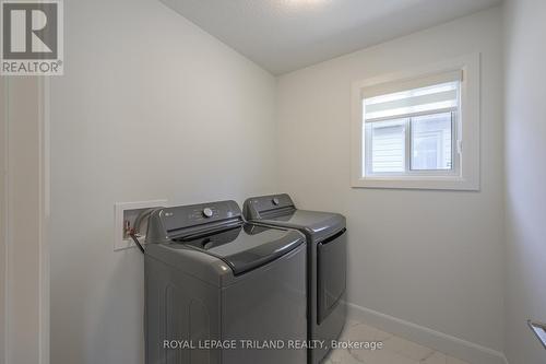3837 Auckland Avenue, London, ON - Indoor Photo Showing Laundry Room