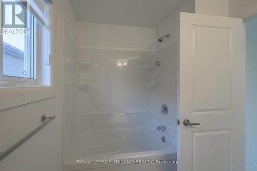 3837 Auckland Avenue, London, ON - Indoor Photo Showing Bathroom