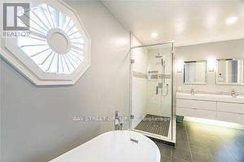 1744 Delderfield Crescent, Mississauga, ON - Indoor Photo Showing Bathroom