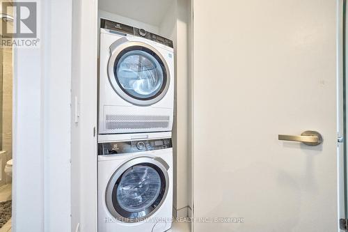 2708 - 55 Cooper Street, Toronto, ON - Indoor Photo Showing Laundry Room