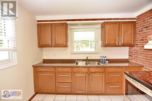 1733 Glendale Avenue, Windsor, ON - Indoor Photo Showing Kitchen With Double Sink