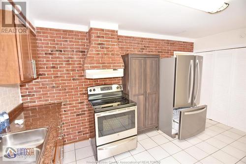 1733 Glendale Avenue, Windsor, ON - Indoor Photo Showing Kitchen With Double Sink