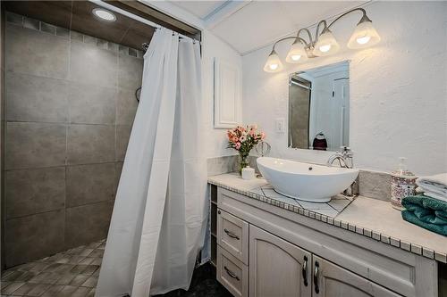 134 Stirling Street, Caledonia, ON - Indoor Photo Showing Bathroom