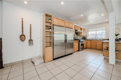 134 Stirling Street, Caledonia, ON - Indoor Photo Showing Kitchen