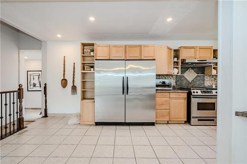 134 Stirling Street, Caledonia, ON - Indoor Photo Showing Kitchen