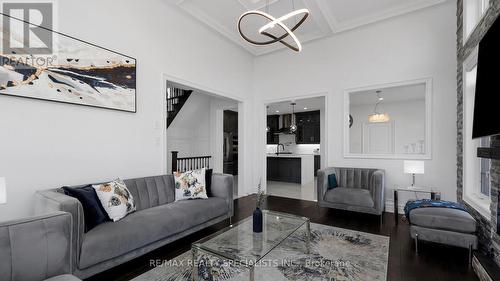 2 Rampart Drive, Brampton, ON - Indoor Photo Showing Living Room