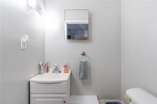 25 Albion Street, Brantford, ON - Indoor Photo Showing Bathroom