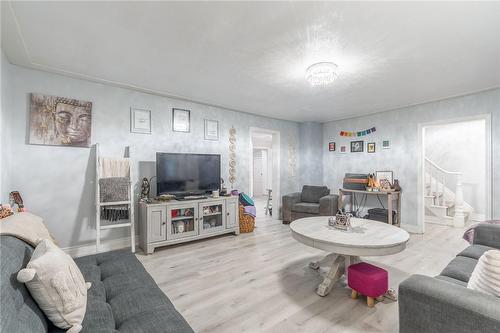 25 Albion Street, Brantford, ON - Indoor Photo Showing Living Room