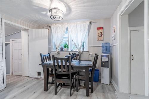 25 Albion Street, Brantford, ON - Indoor Photo Showing Dining Room