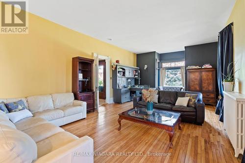 14 Catharine Street, Port Colborne, ON - Indoor Photo Showing Living Room