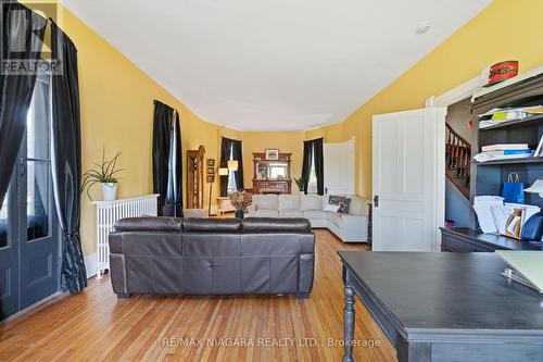 14 Catharine Street, Port Colborne, ON - Indoor Photo Showing Living Room