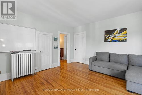 14 Catharine Street, Port Colborne, ON - Indoor Photo Showing Living Room