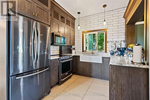 14 Catharine Street, Port Colborne, ON - Indoor Photo Showing Kitchen With Upgraded Kitchen