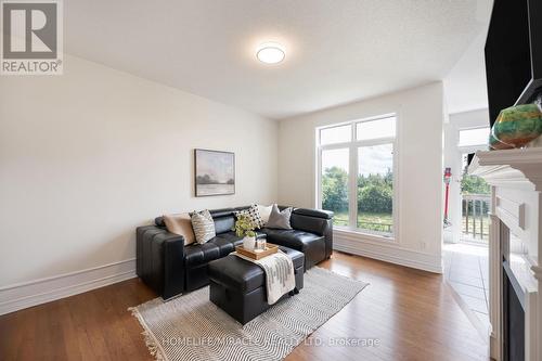 632 Bridleglen Crescent, Ottawa, ON - Indoor Photo Showing Living Room