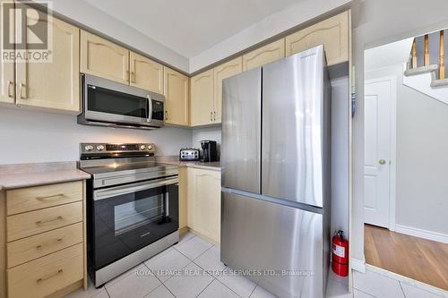 100 Fellowes Crescent, Hamilton, ON - Indoor Photo Showing Kitchen With Stainless Steel Kitchen