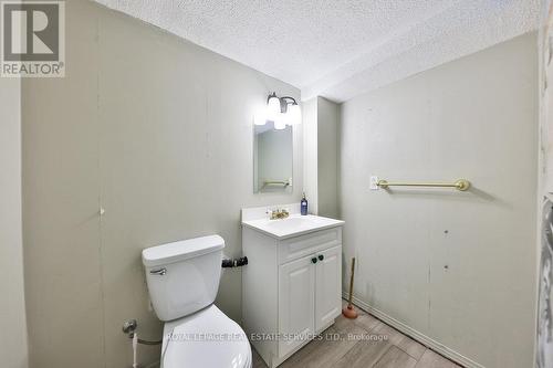 100 Fellowes Crescent, Hamilton, ON - Indoor Photo Showing Bathroom