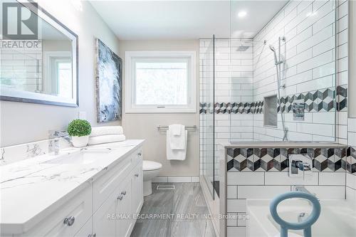 132 8Th Concession Road E, Hamilton, ON - Indoor Photo Showing Bathroom